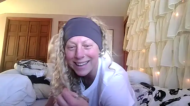 Outdoorchicjj webcam