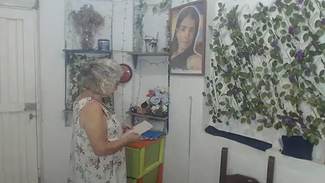 FunnyGrandma webcam