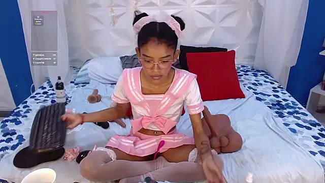 adisson_petite1 - Adisson_petite1's free webcam