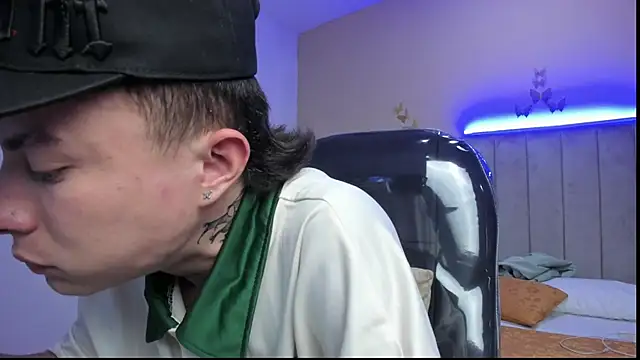 nascary_fox (M twink) - show masturbation + pre cum