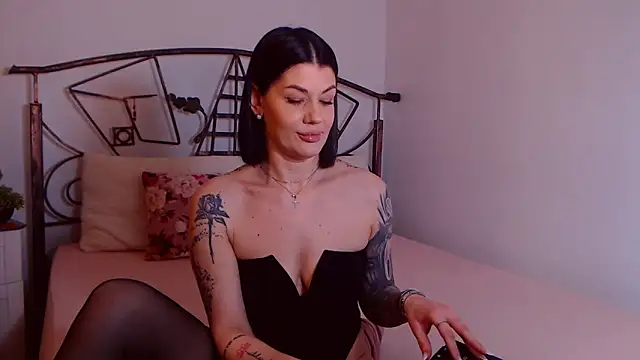 YvonneEverlee webcam