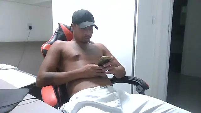 JUNINHOLEKEJR webcam