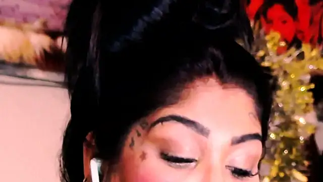 indian_dreamgirl webcam