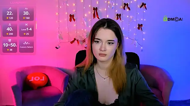 liana_kisses (F teen) - show tits