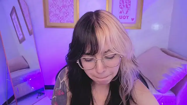 hela_v - Hela_v's free webcam - UK Sex Cams