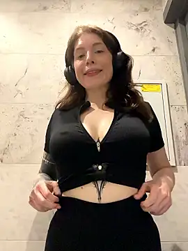 polina-fox - Polina-Fox's free webcam - UK Sex Cams