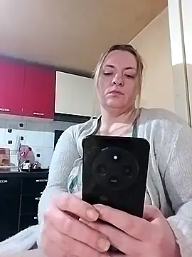 BigBoobsMia120 webcam