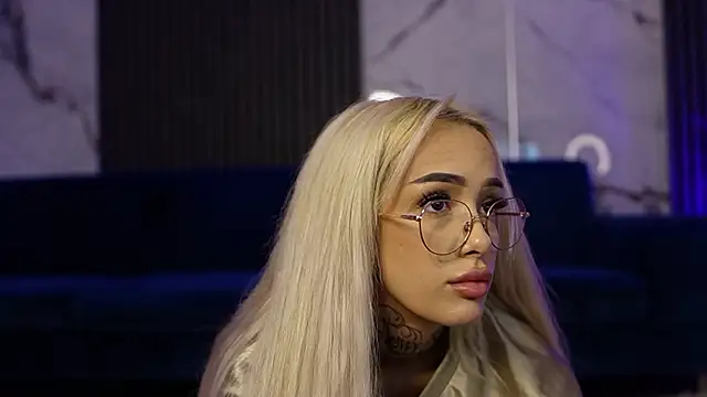 blondie_muller (F teen) - Tremble my pussy lips