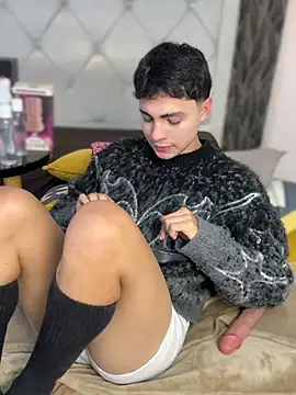 samu_hott (M young) - oil on the buttocks