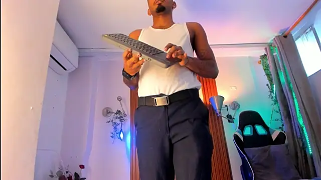 darwin_mayo - Darwin_mayo's free webcam - UK Sex Cams