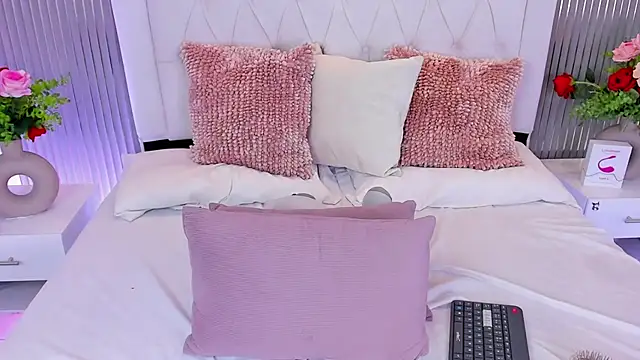 melodysweethoney (F teen) - RIDE PILLOW + OIL IN BOOBS 🥵🍒💦