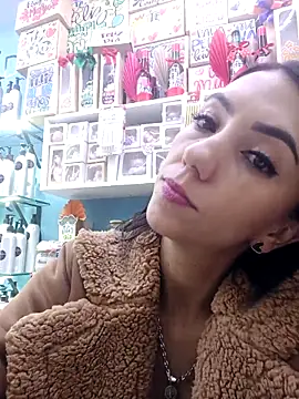 lunazambrano (F milf) - Working in the store.no naked here