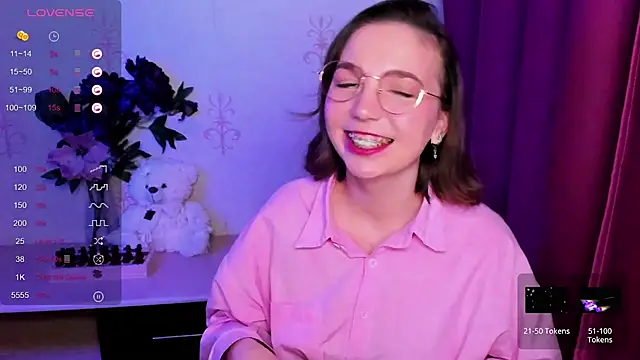 kindhazelhere_ - KindHazelHere_'s free webcam