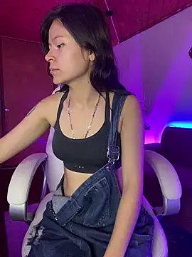 Ninffa_pinkk21 webcam