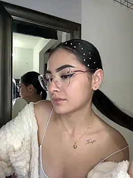 Webcam Model (IslaCole)  is live.Free join now!