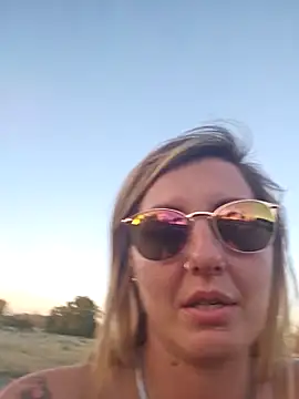 SheIsSomething webcam