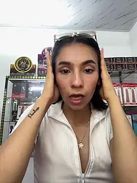 Webcam Model (lunaluxury22)  is live.Free join now!