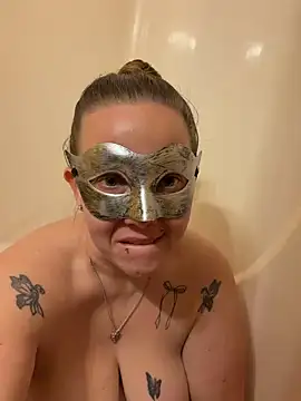 lickablelynn87 - Lickablelynn87's free webcam