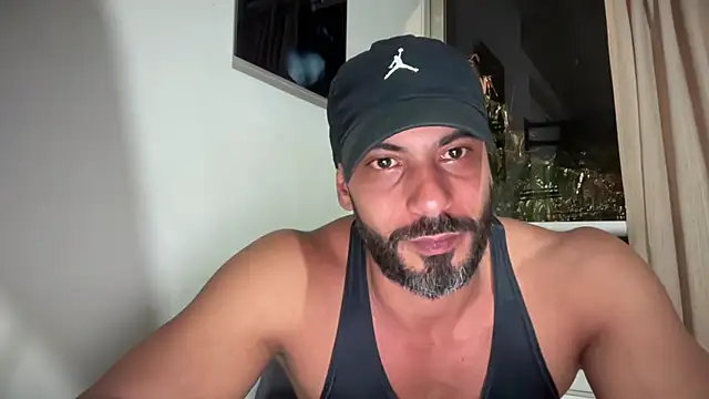 romeolovedark (Ask my age) - show biceps