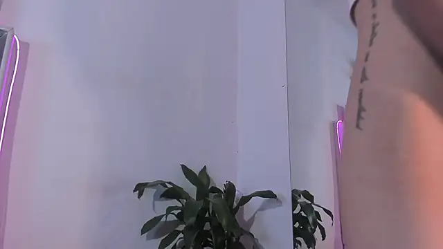 Darlyn_tenderhot__ webcam