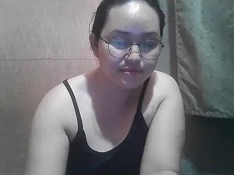 yummy_jyra02167 webcam