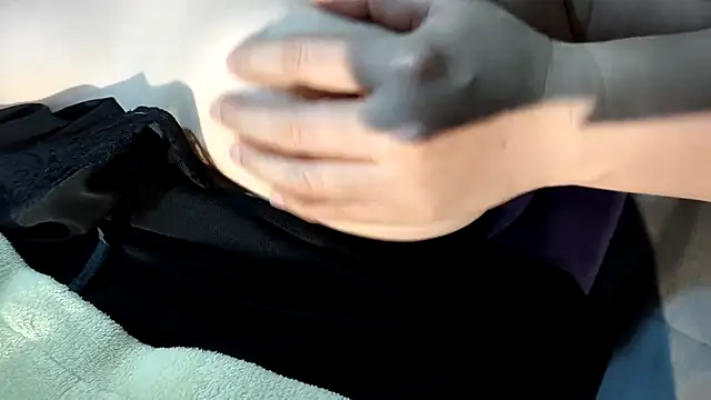 美女AngelwithEcup在线直播