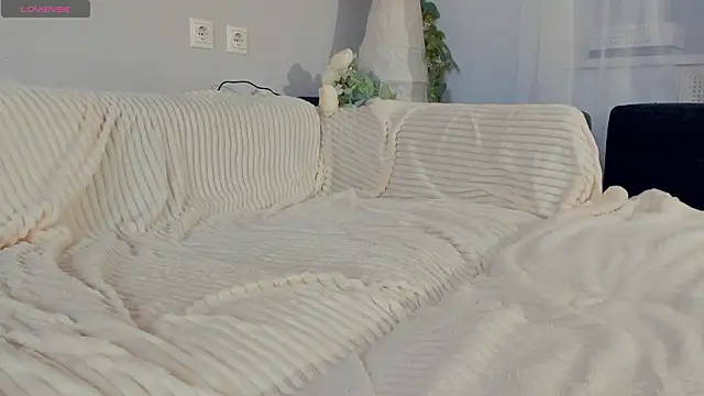 exposed_lizzy webcam