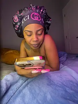 TheRealOshunQueen webcam
