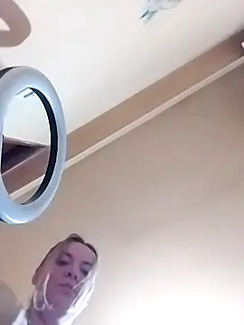 BigBoobsMia120 webcam