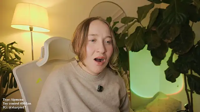 Scarlett_NoirMuse webcam