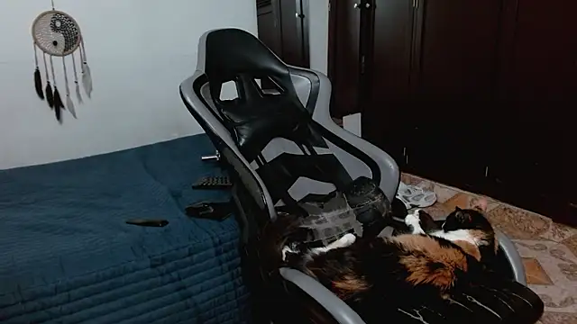 aaron_blug - Aaron_blug's free webcam - UK Sex Cams