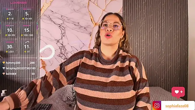 big_tits_in_your_face webcam