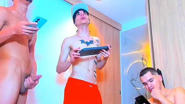 thebatmansion (Ask my age) - 🔥❤️OMGG YESS 🔥❤️ SO HOT