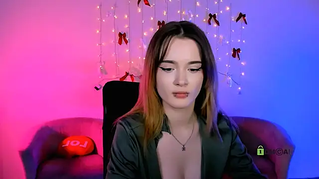 liana_kisses (F teen) - show tits