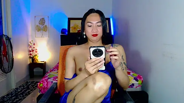 LovelyQueen69 webcam