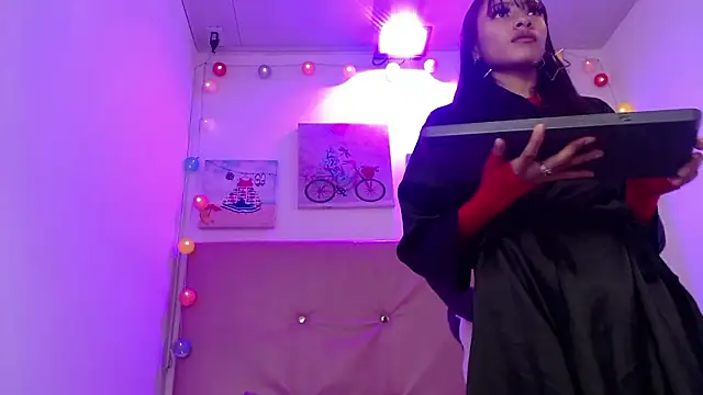 lili_roussi - Lili_roussi's free webcam - UK Sex Cams