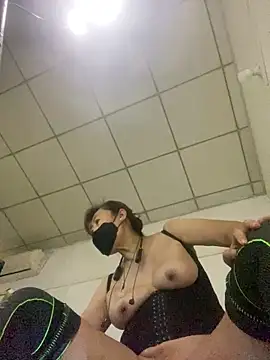 loer558 - Loer558's free webcam