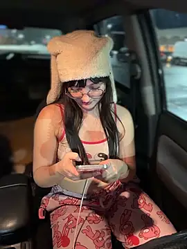 urpuppymoon (F young) - 🚗 RISKY SQUIRT ON TOP OF CAR 🎟️ SHOW🚗