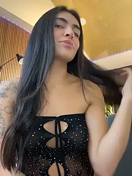 Webcam Model (DaphneUwu)  is live.Free join now!