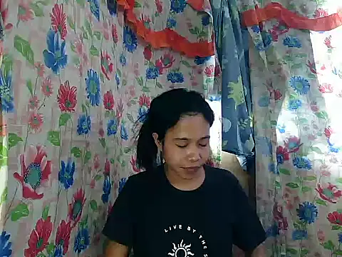 PinaySkinnyGirl webcam