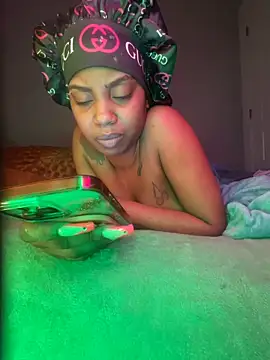 TheRealOshunQueen webcam