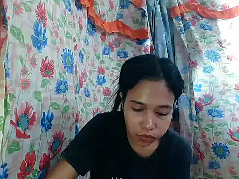 PinaySkinnyGirl webcam