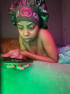 TheRealOshunQueen webcam