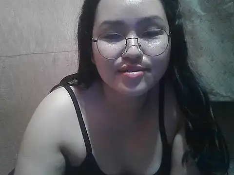 yummy_jyra02167 webcam