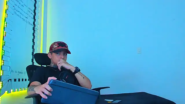 thomas-wil - Thomas-Wil's free webcam - UK Sex Cams