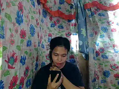 PinaySkinnyGirl webcam