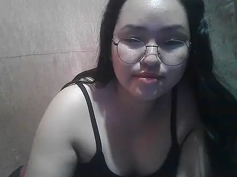 yummy_jyra02167 webcam