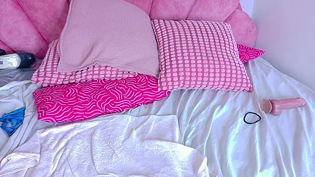 SeleneGibson__ webcam