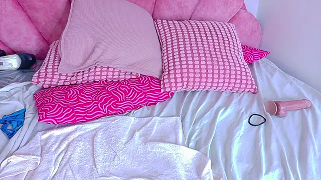 SeleneGibson__ webcam