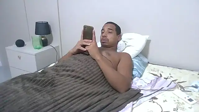 JUNINHOLEKEJR webcam